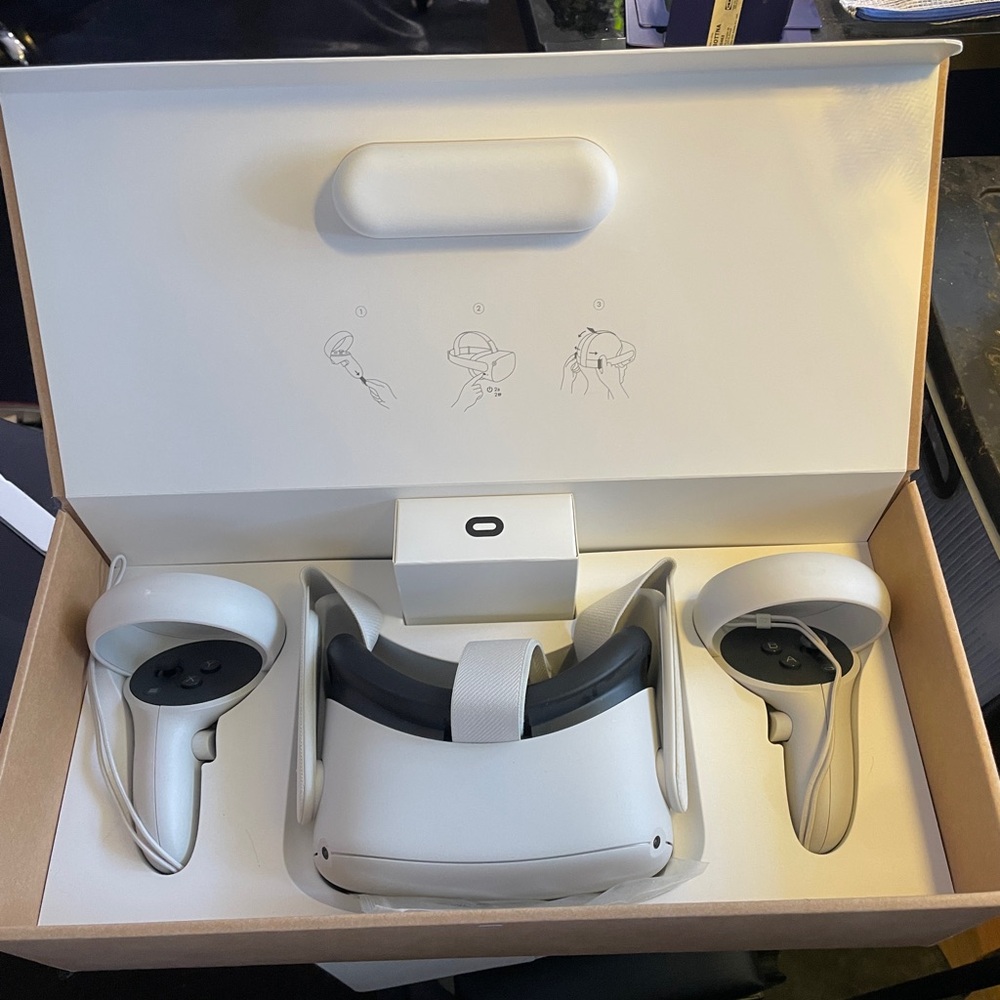 Oculus VR Headset Box - Gold and White